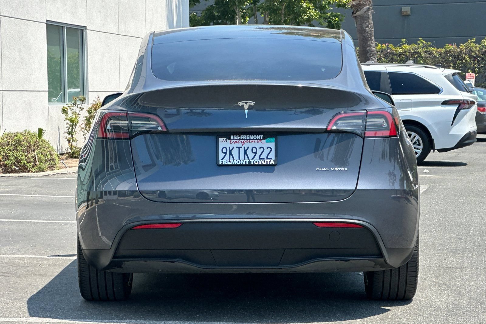 Used 2024 Tesla Model Y Long Range AWD/4WD image 5
