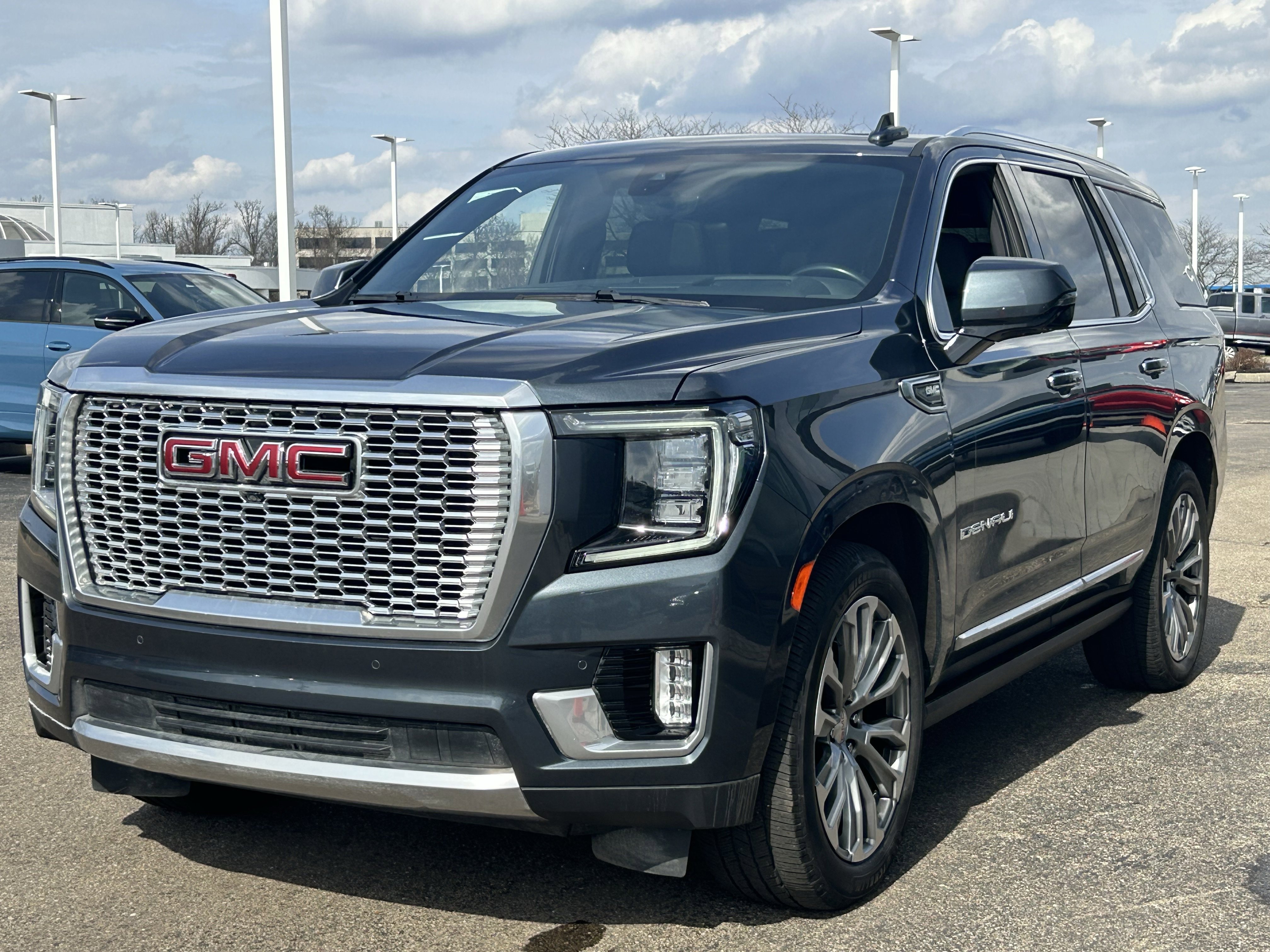 Used 2021 GMC Yukon Denali w/ Denali Ultimate Package image 3
