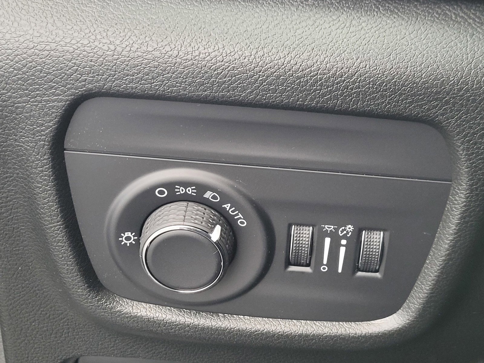 New 2025 Jeep Grand Cherokee Altitude image 26