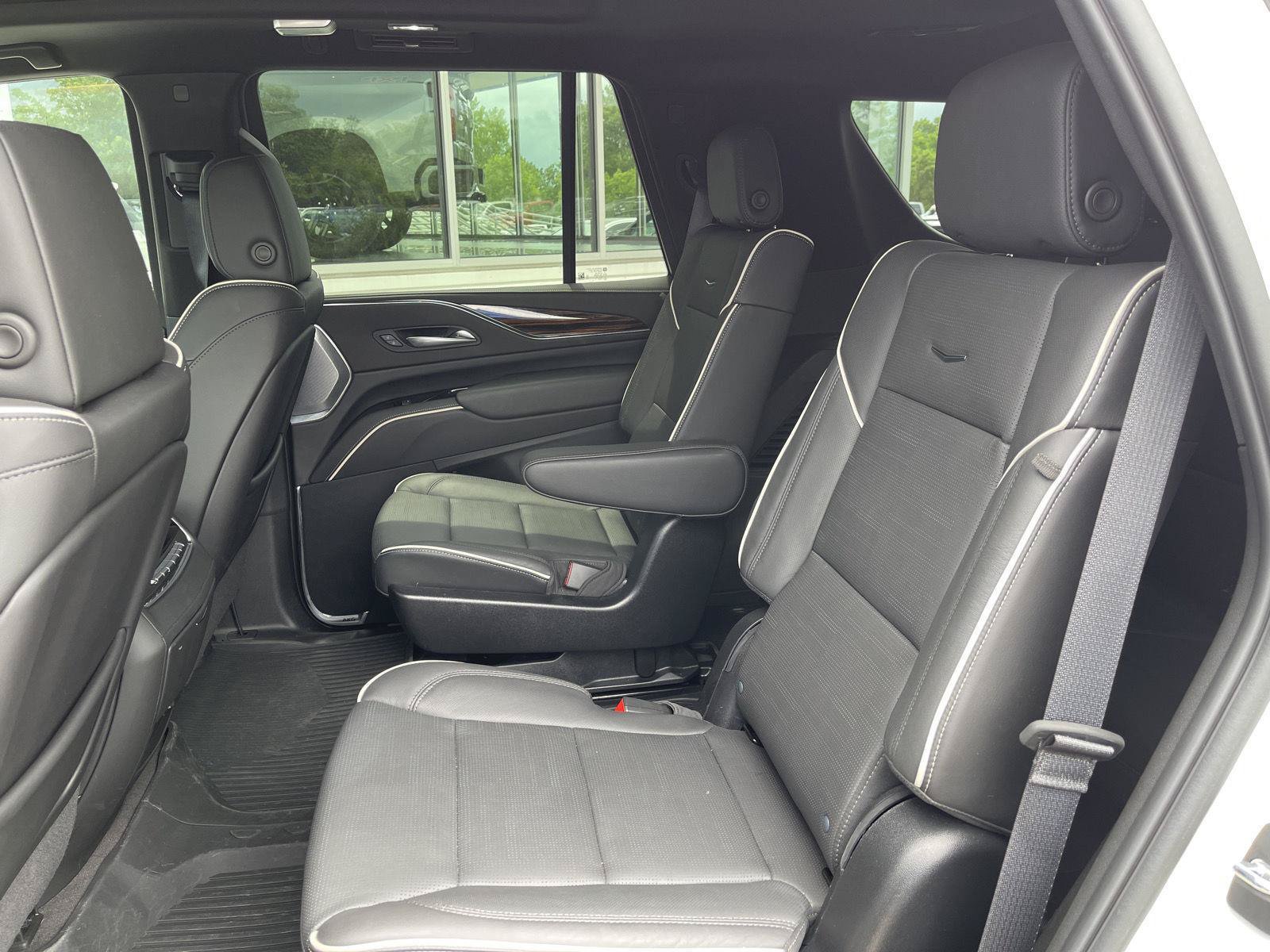 Used 2024 Cadillac Escalade Premium Luxury w/ Performance Package AWD/4WD image 44