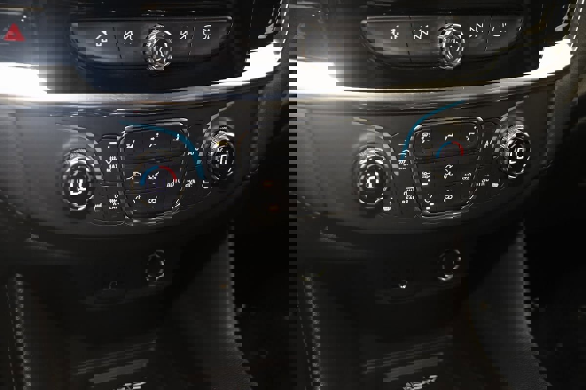 Used 2023 Chevrolet Traverse LT image 28