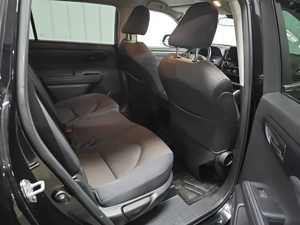 Used 2023 Toyota Highlander LE AWD/4WD image 17