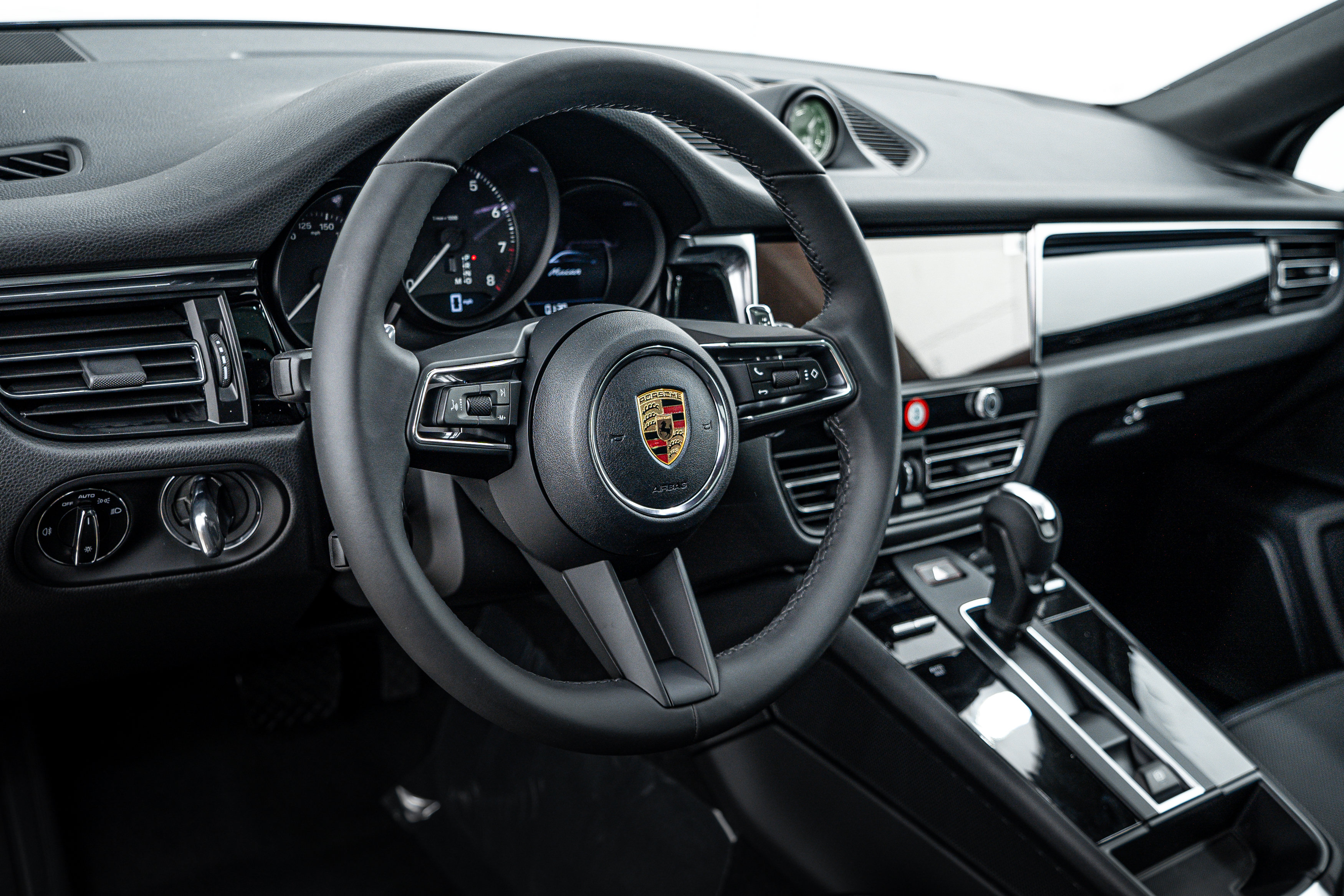 Certified 2026 Porsche Macan AWD/4WD image 14