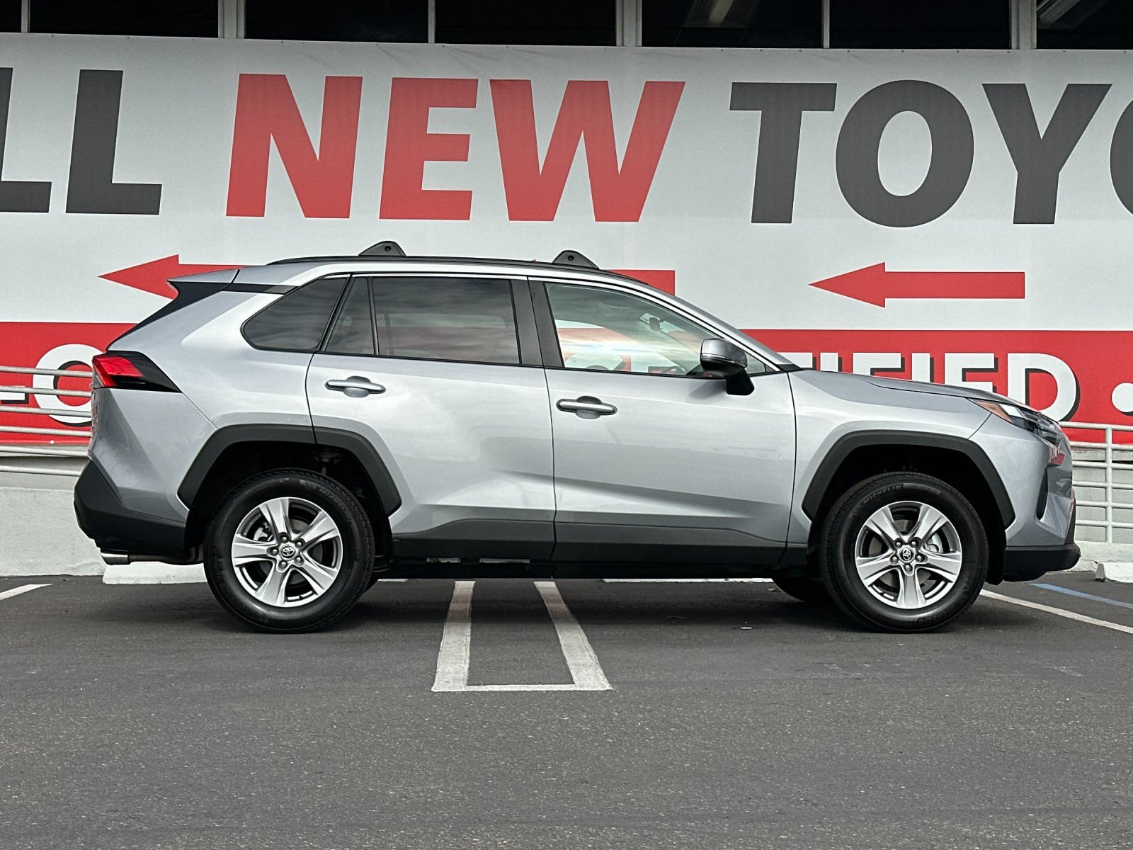 Used 2025 Toyota RAV4 XLE AWD/4WD image 6