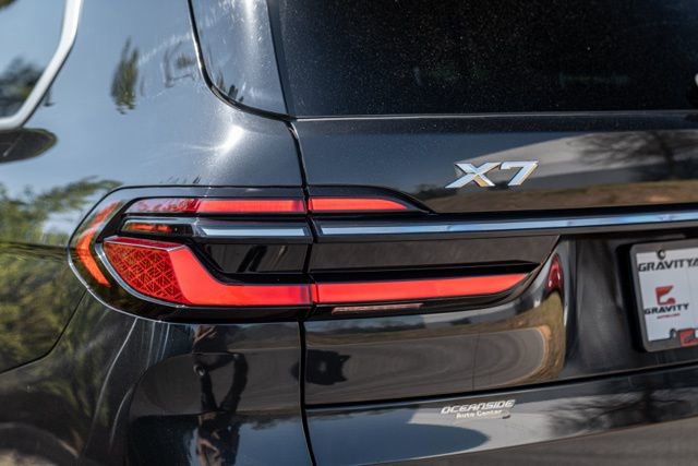 Used 2023 BMW X7 xDrive40i w/ Parking Assistance Package AWD/4WD image 17