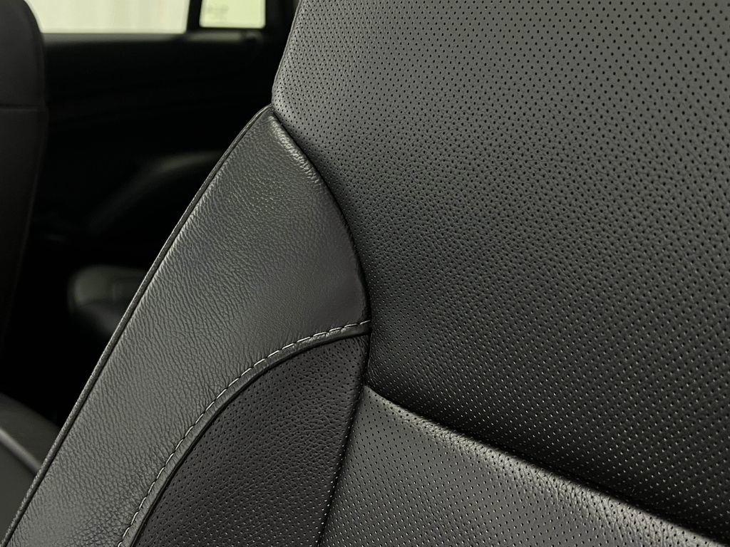 Used 2018 GMC Yukon SLT w/ Premium Edition image 21