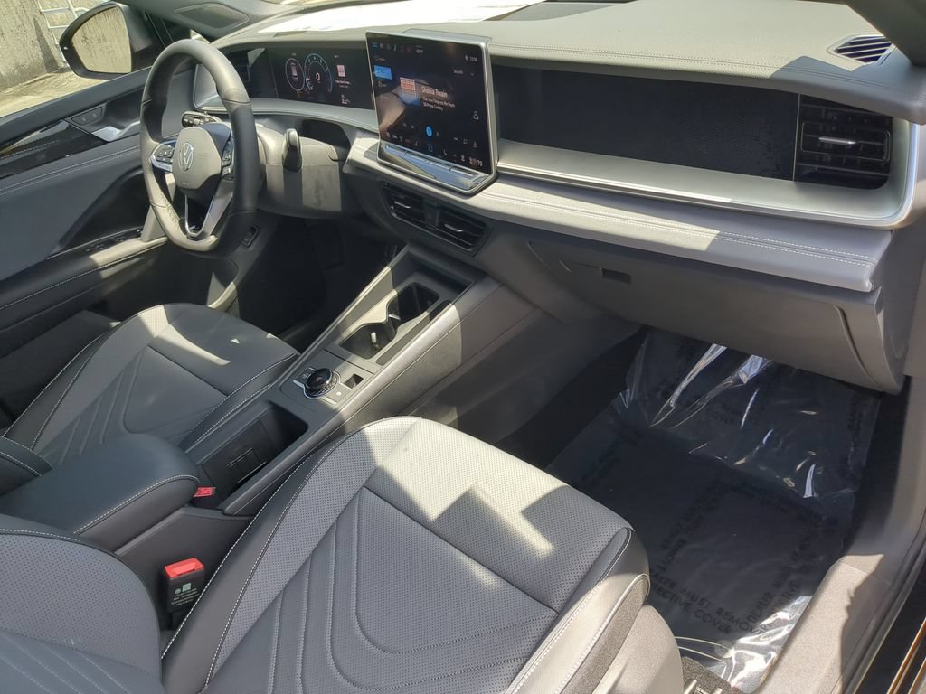 New 2026 Volkswagen Tiguan SE R-Line FWD image 11