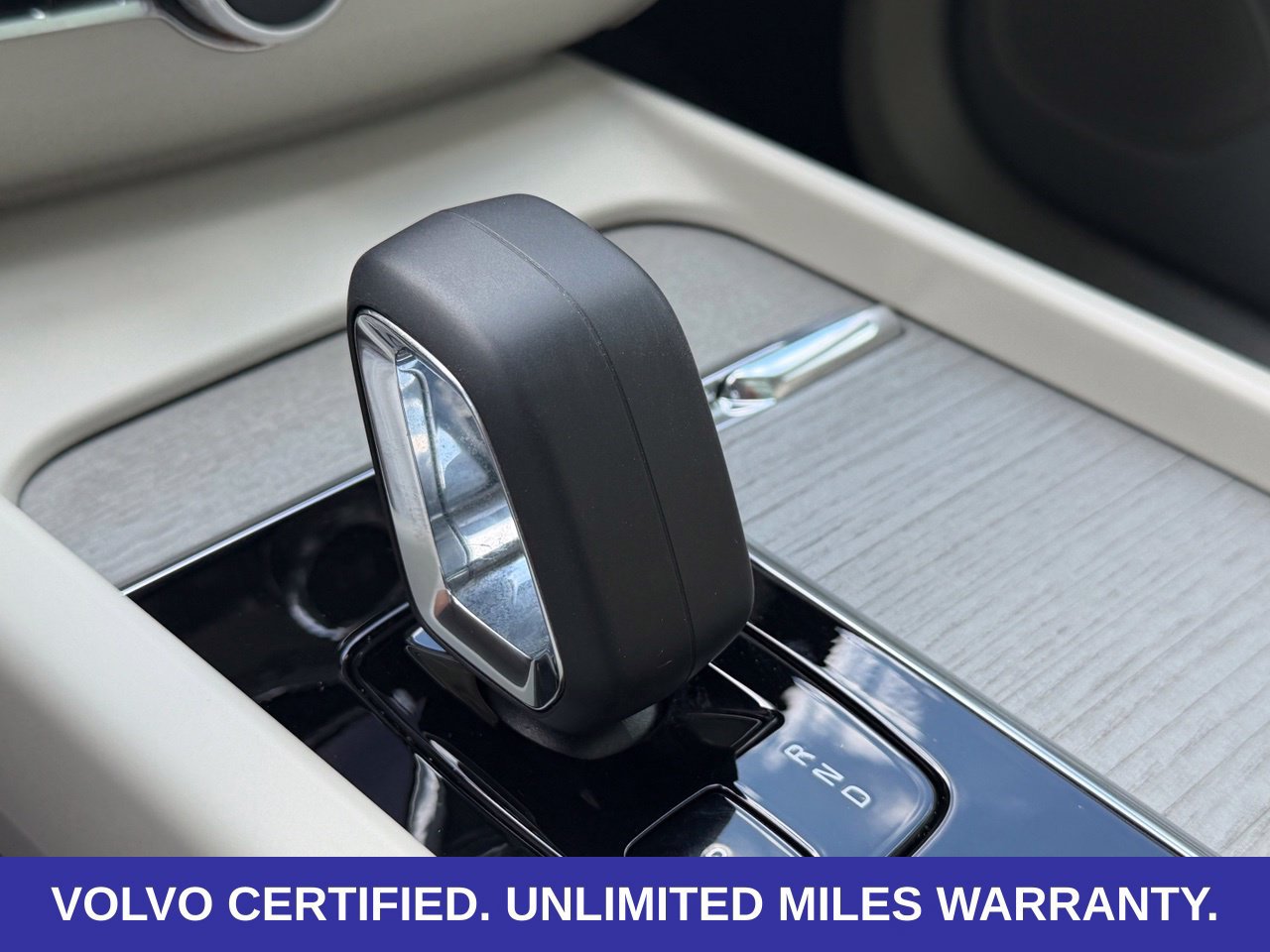 Certified 2025 Volvo XC60 T8 Plus w/ Protection Package Premier AWD/4WD image 25