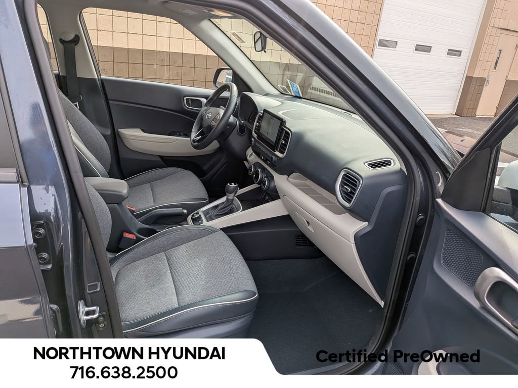 Used 2023 Hyundai Venue Limited image 33