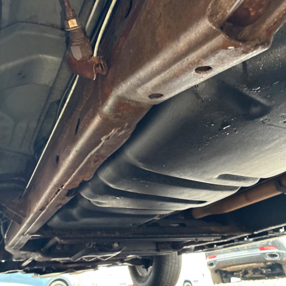 Used 2002 Chevrolet Suburban Z71 image 22