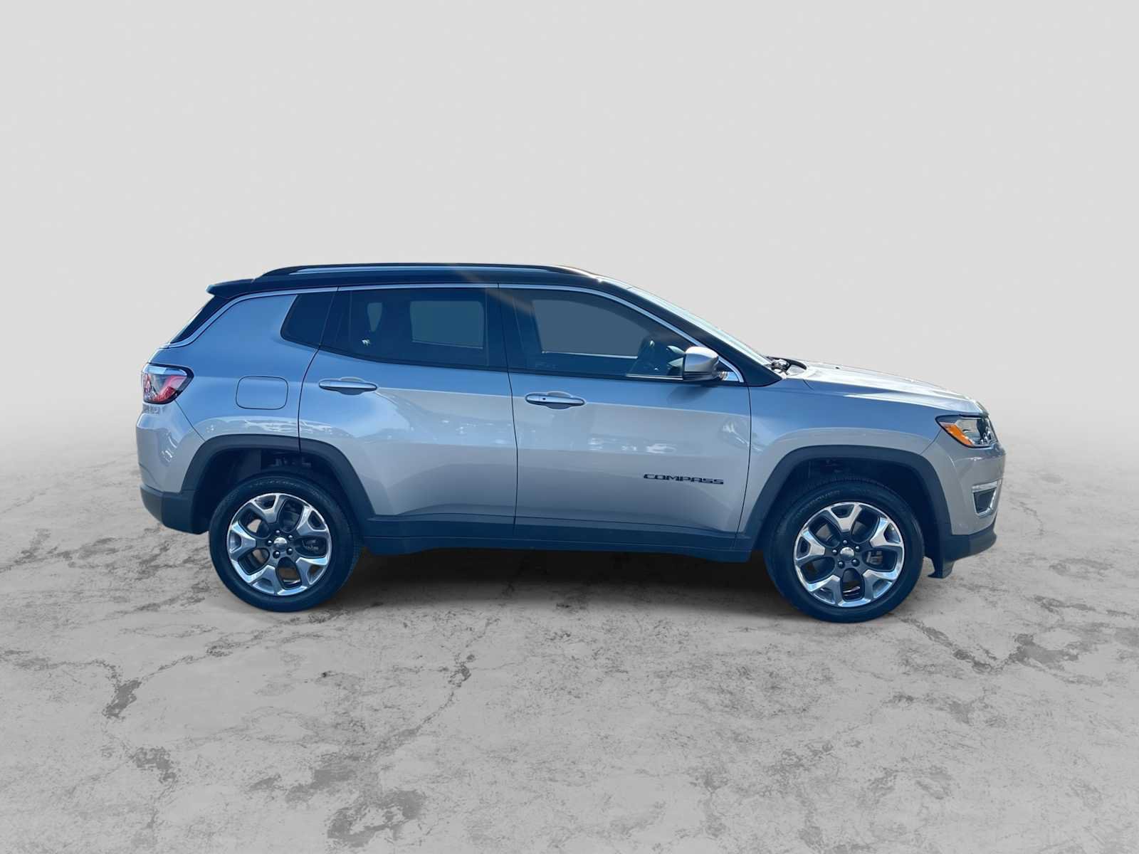 Used 2018 Jeep Compass Limited w/ Navigation Group AWD/4WD image 9