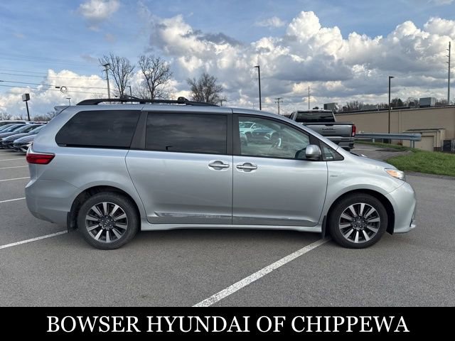 Used 2020 Toyota Sienna LE w/ LE Preferred Package image 7