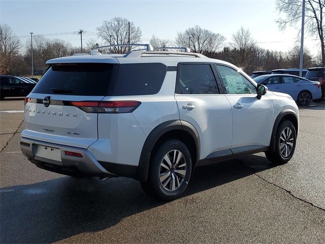 New 2025 Nissan Pathfinder SL image 4