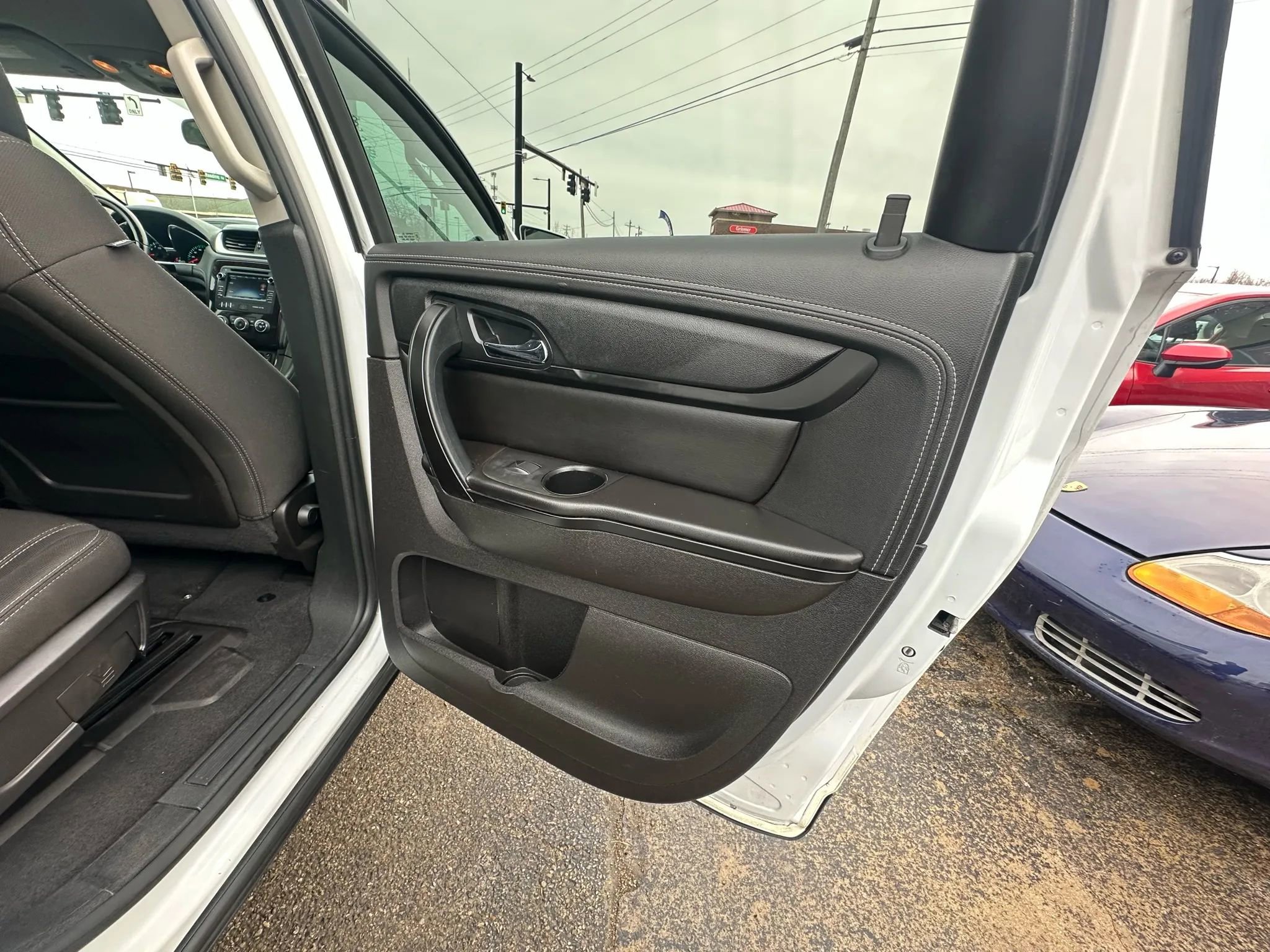 Used 2017 Chevrolet Traverse LT w/ Style and Technology Package image 27