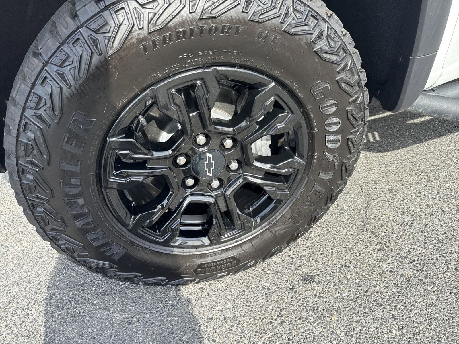 Used 2025 Chevrolet Silverado 1500 ZR2 w/ Technology Package image 12