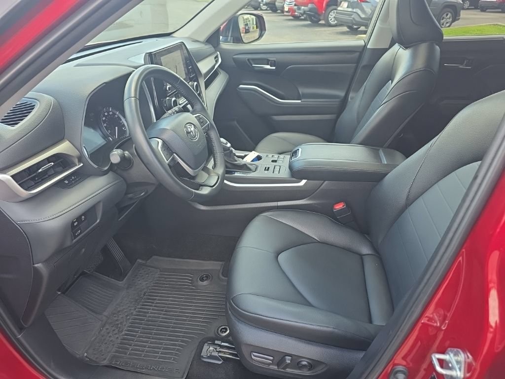 Certified 2025 Toyota Highlander XLE AWD/4WD image 10
