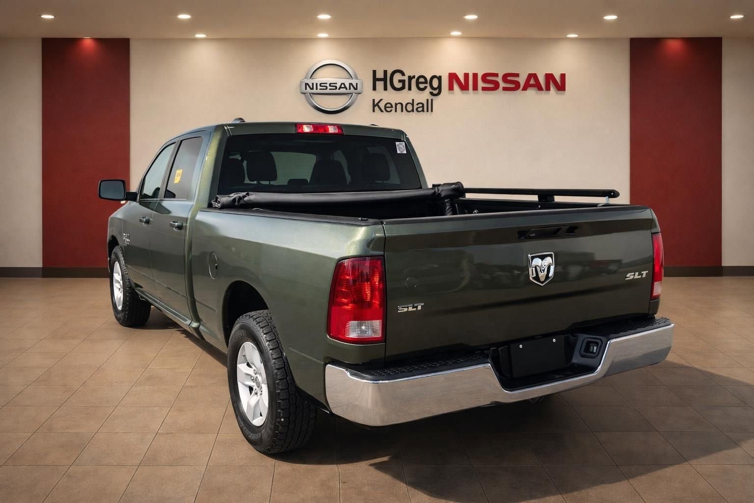 Used 2021 RAM 1500 Classic SLT image 9