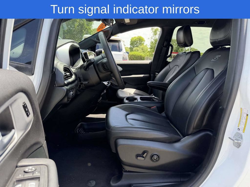 Used 2024 Chrysler Pacifica Limited FWD image 18