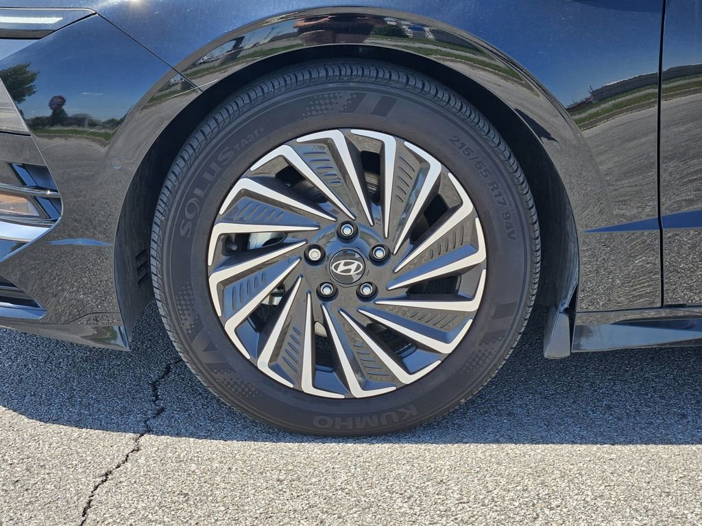 Certified 2025 Hyundai Sonata Limited FWD image 9