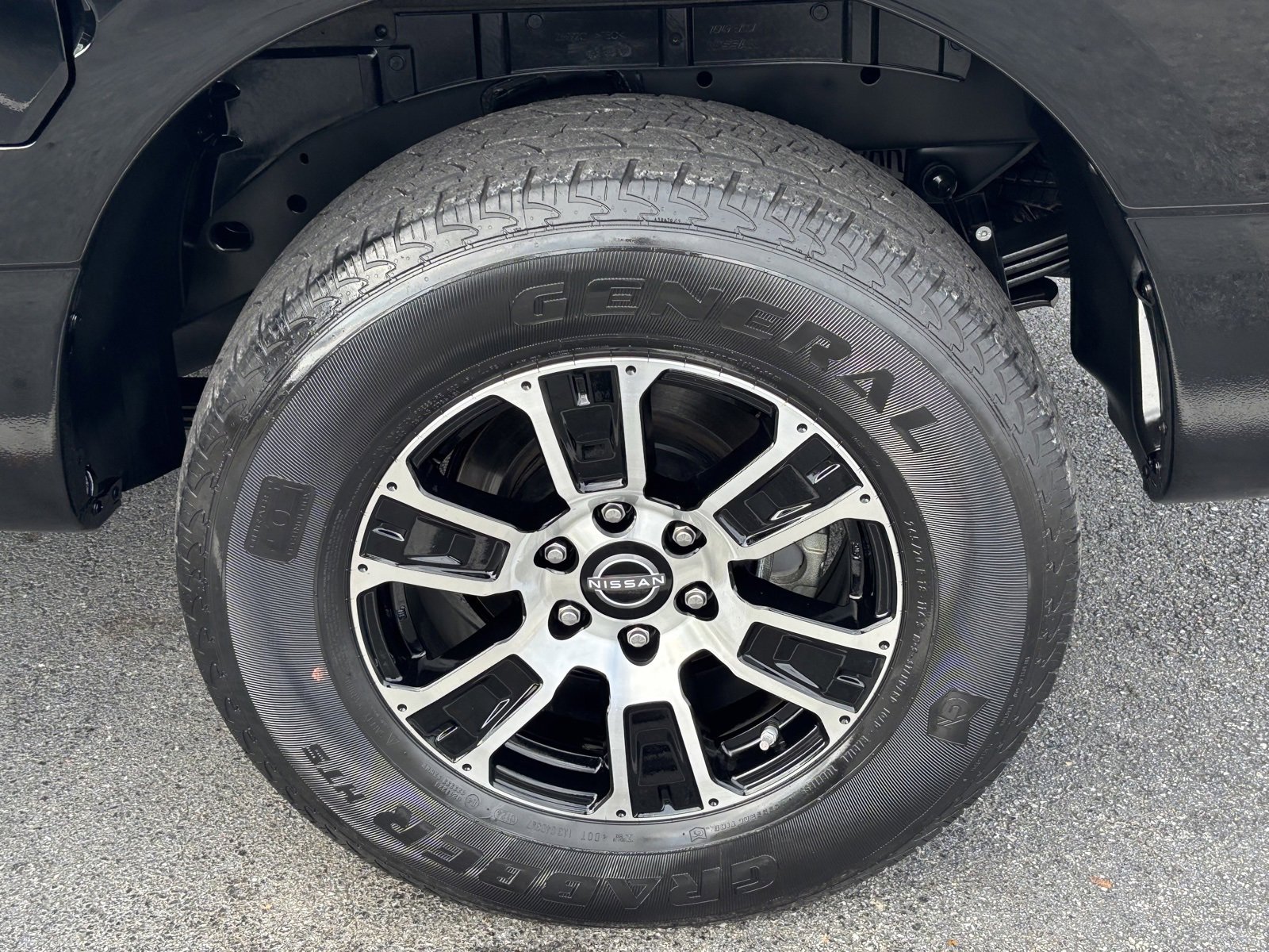 Used 2024 Nissan Titan SV image 16