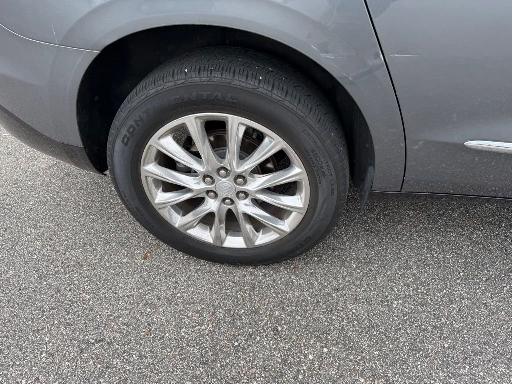 Used 2020 Buick Enclave Essence image 5