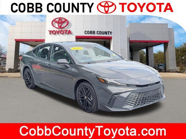 Used 2025 Toyota Camry SE w/ Convenience Package FWD image 1