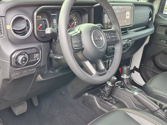 Used 2025 Jeep Gladiator Sport AWD/4WD image 9