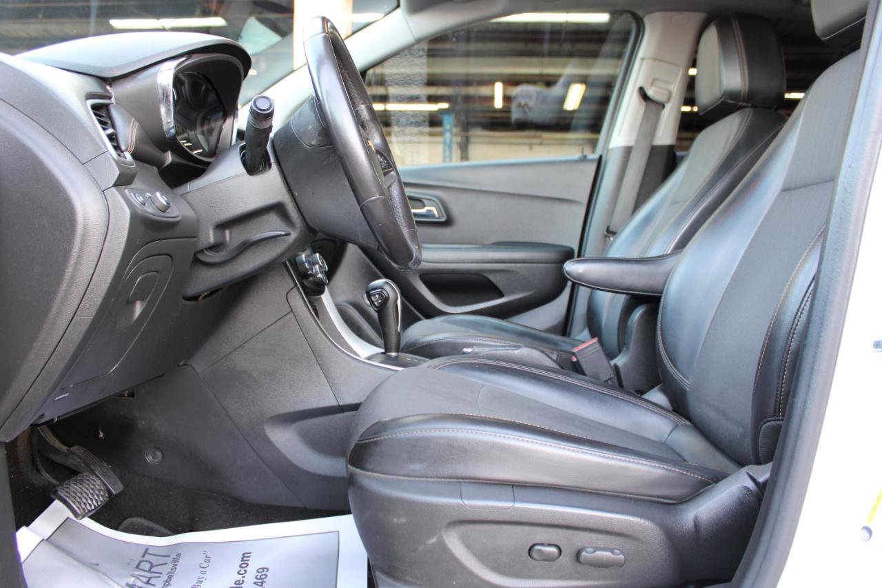 Used 2021 Chevrolet Trax LT w/ LT Convenience Package image 15