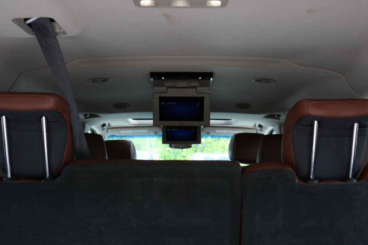 Used 2018 Cadillac Escalade ESV Luxury AWD/4WD image 46