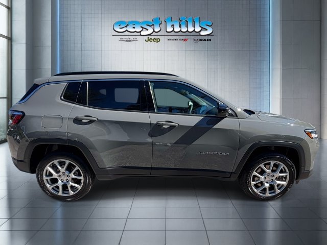 Certified 2023 Jeep Compass Latitude AWD/4WD image 2