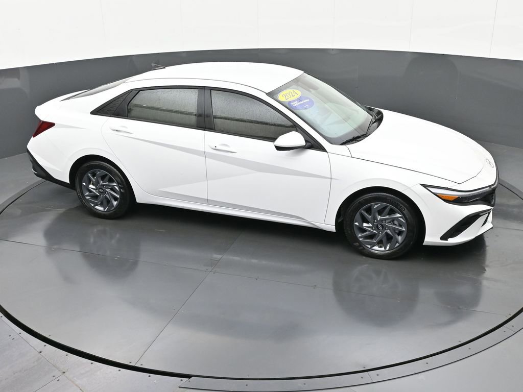 Certified 2024 Hyundai Elantra SEL image 30