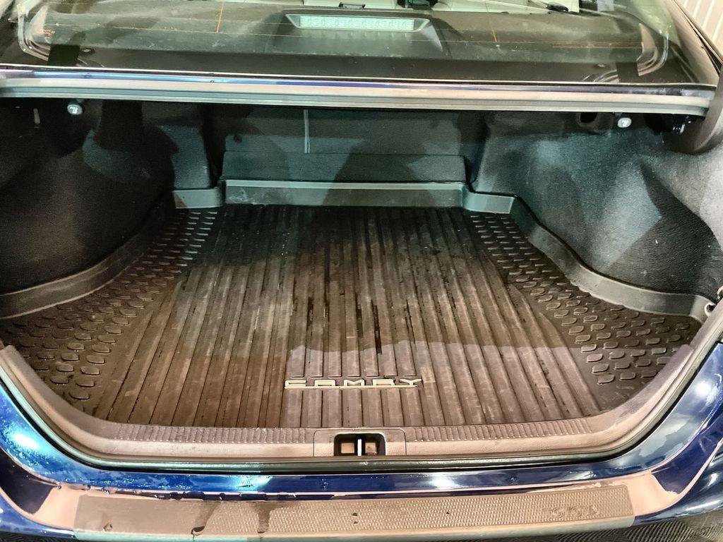 Used 2021 Toyota Camry SE w/ Cold Weather Package image 22