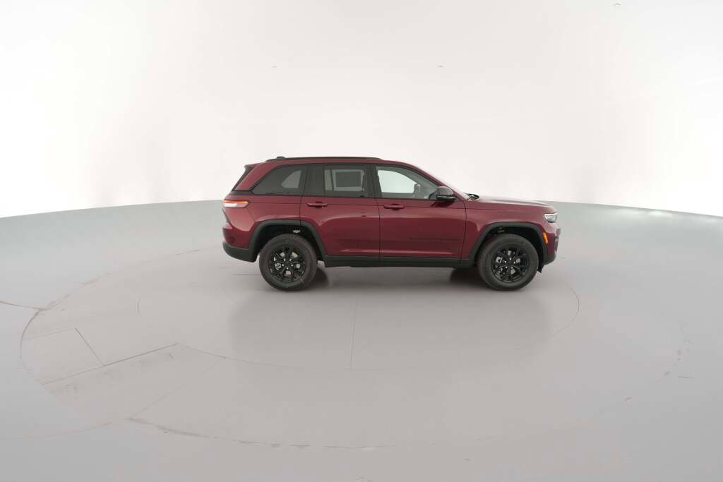New 2025 Jeep Grand Cherokee Altitude image 14
