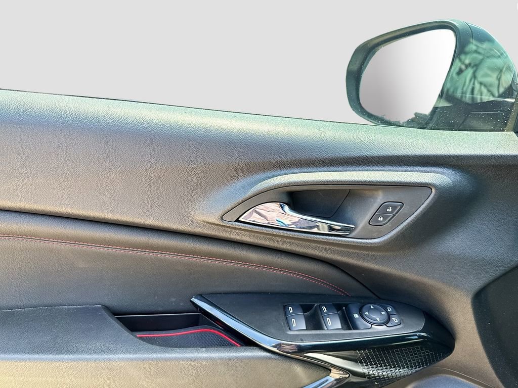 Used 2025 Chevrolet Trax RS w/ Driver Confidence Package image 9