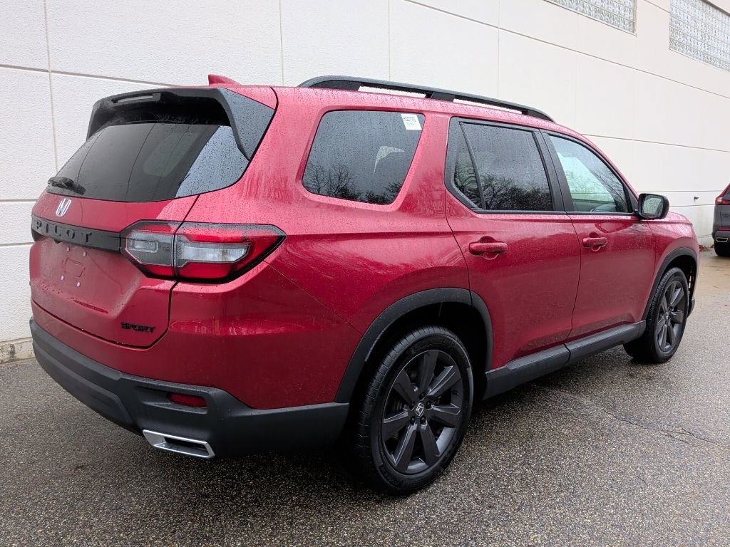 Certified 2025 Honda Pilot Sport image 5