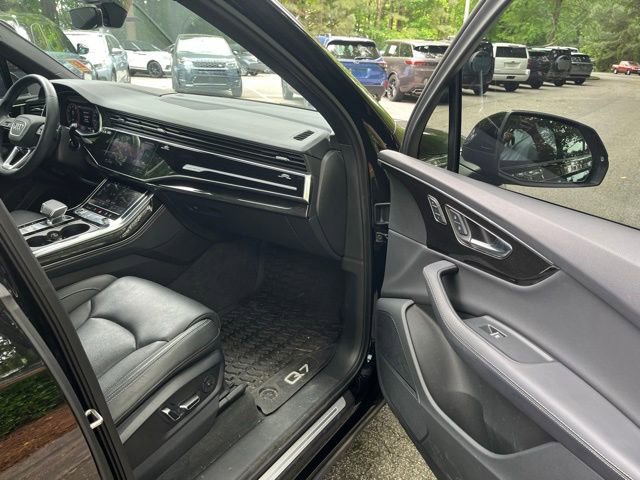 Used 2025 Audi Q7 3.0T Prestige AWD/4WD image 10