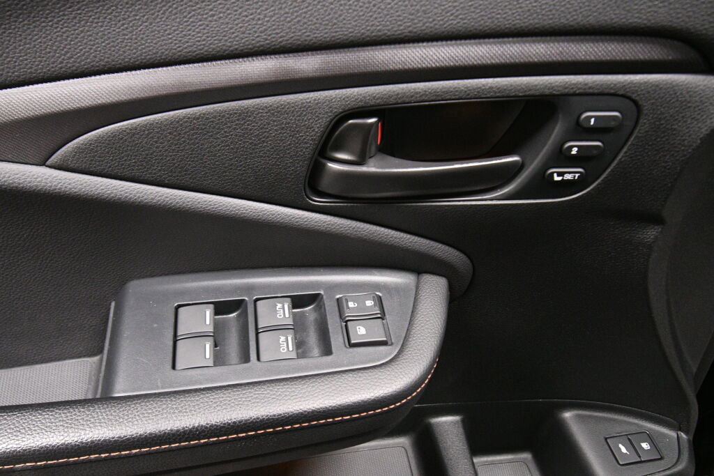 Used 2023 Honda Passport TrailSport image 11