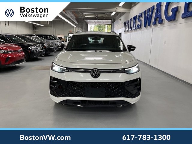 New 2025 Volkswagen Tiguan SE R-Line image 6