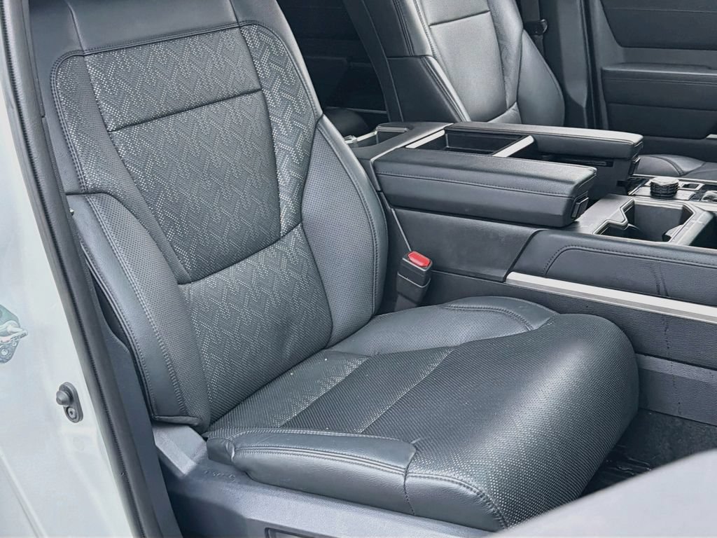 Used 2025 Toyota Tundra Limited AWD/4WD image 30