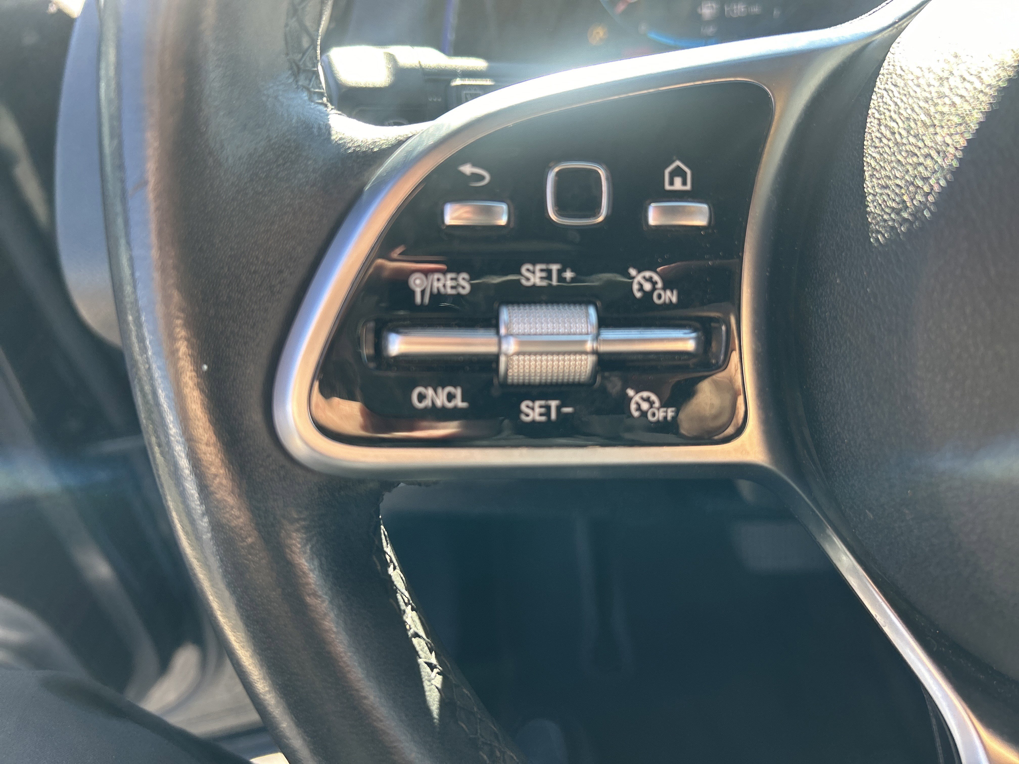 Used 2022 Mercedes-Benz GLB 250 w/ Premium Package Lite image 19