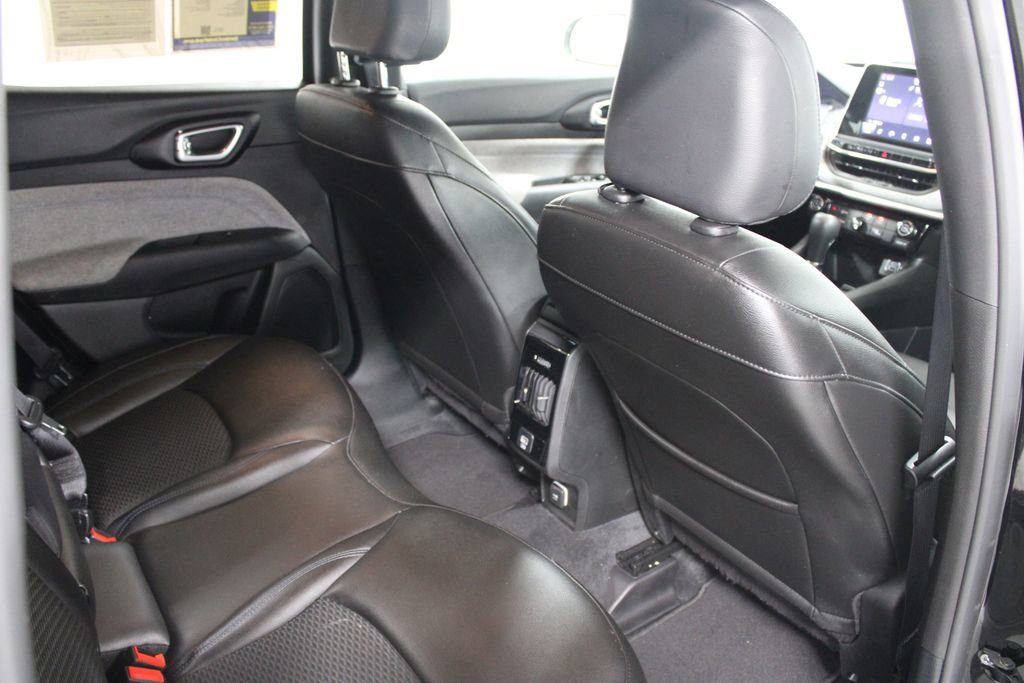 Used 2025 Jeep Compass Latitude AWD/4WD image 31