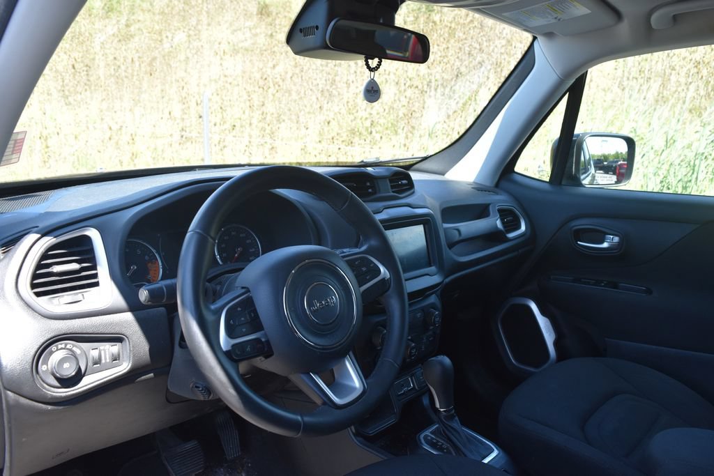 Used 2018 Jeep Renegade Latitude FWD image 14