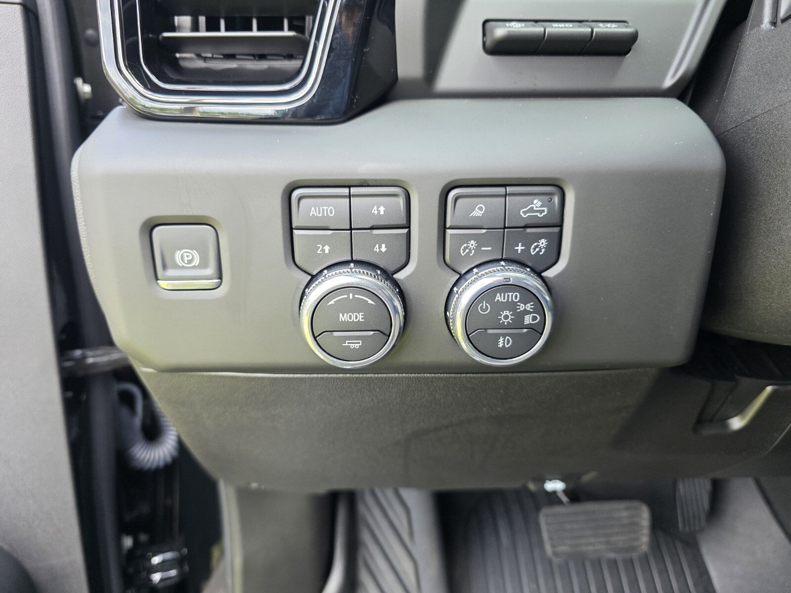 Used 2025 GMC Sierra 2500 AT4X w/ AT4X AEV Edition AWD/4WD image 27