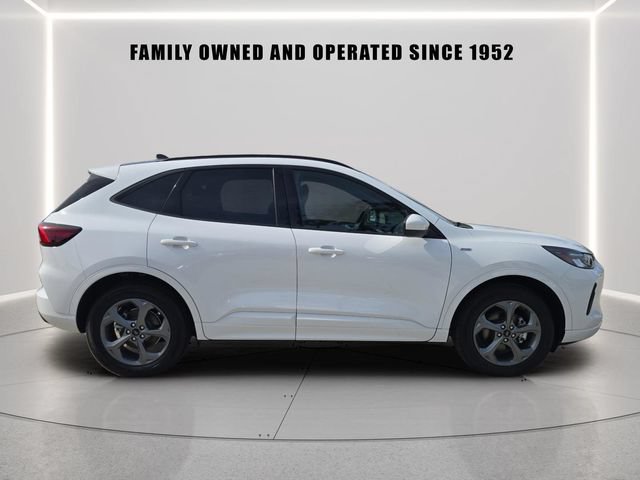 Used 2023 Ford Escape ST-Line Select w/ Tech Pack #1 AWD/4WD image 2