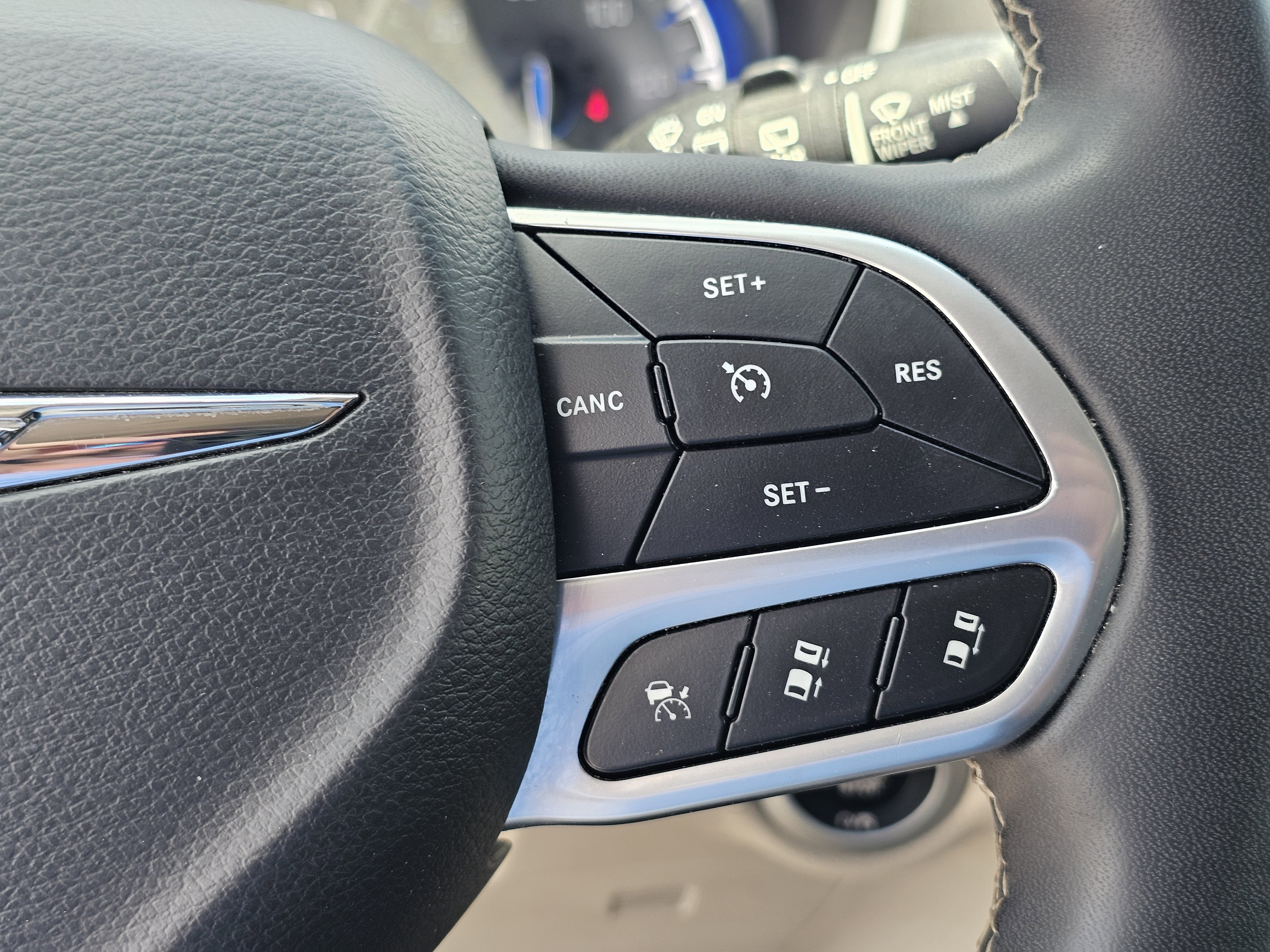Used 2022 Chrysler Pacifica Touring-L FWD image 21