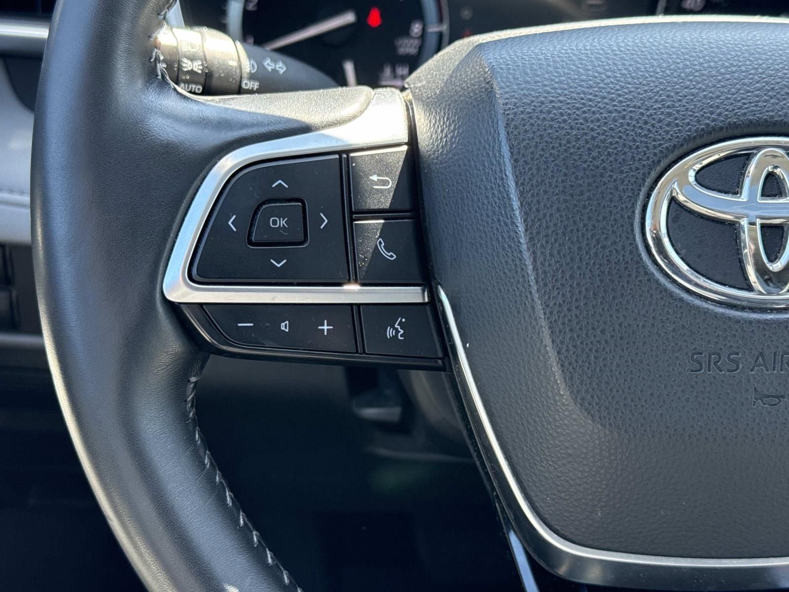 Used 2020 Toyota Highlander XLE AWD/4WD image 15