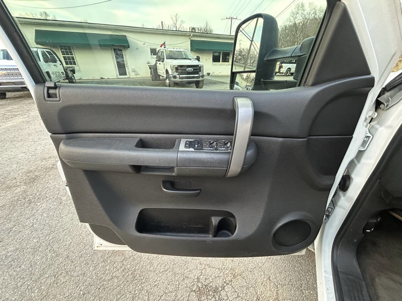 Used 2007 GMC Sierra 2500 SLE w/ Z71 Off-Road Package image 18