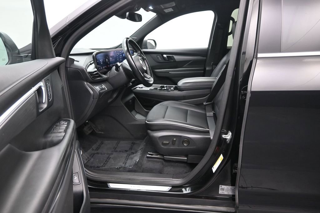 Used 2025 Buick Enclave Preferred w/ Power Package FWD image 11