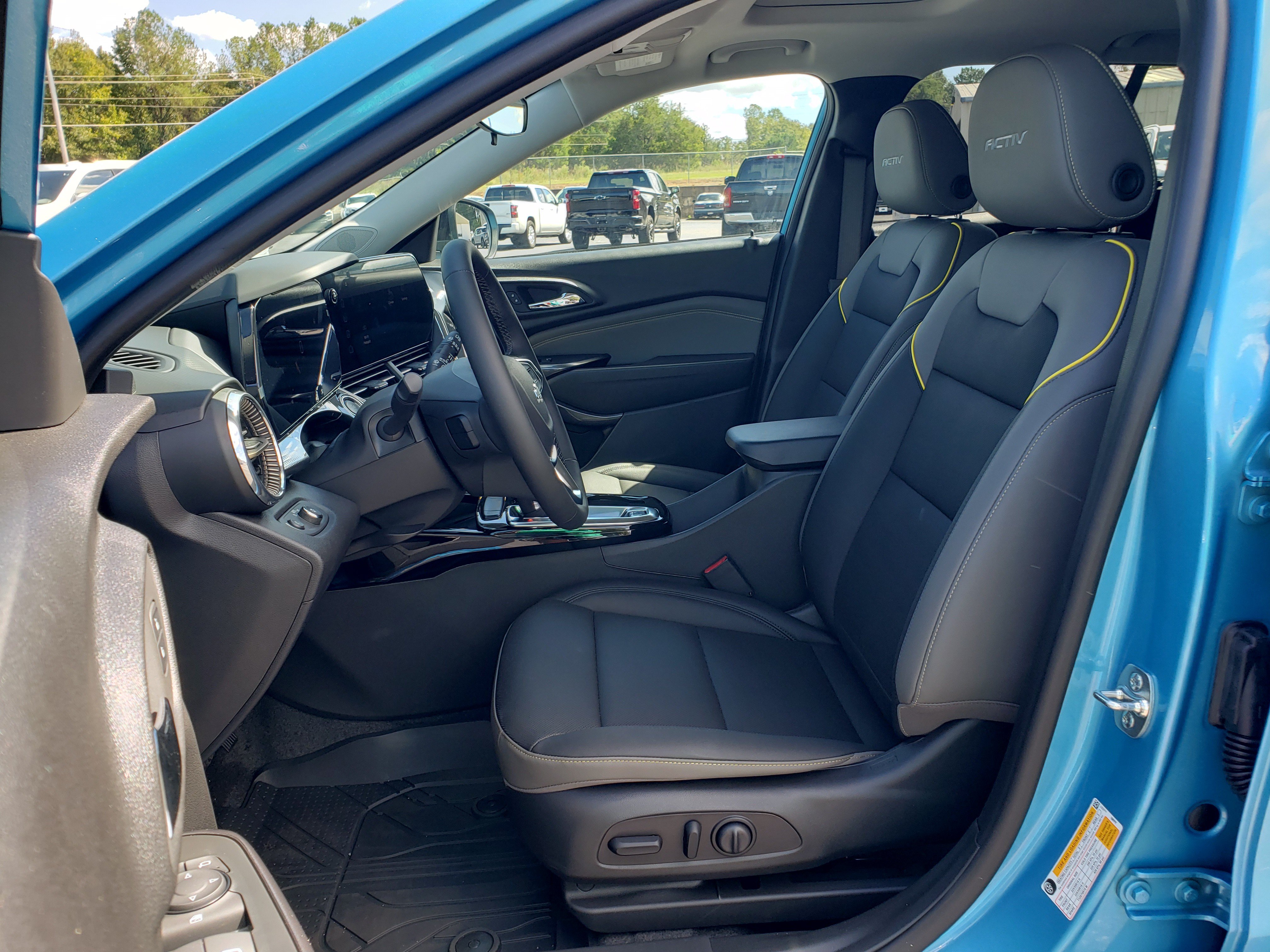 New 2026 Chevrolet Trax ACTIV w/ Sunroof Package FWD image 31