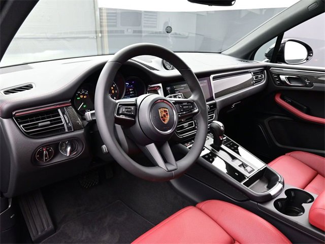 New 2026 Porsche Macan image 4